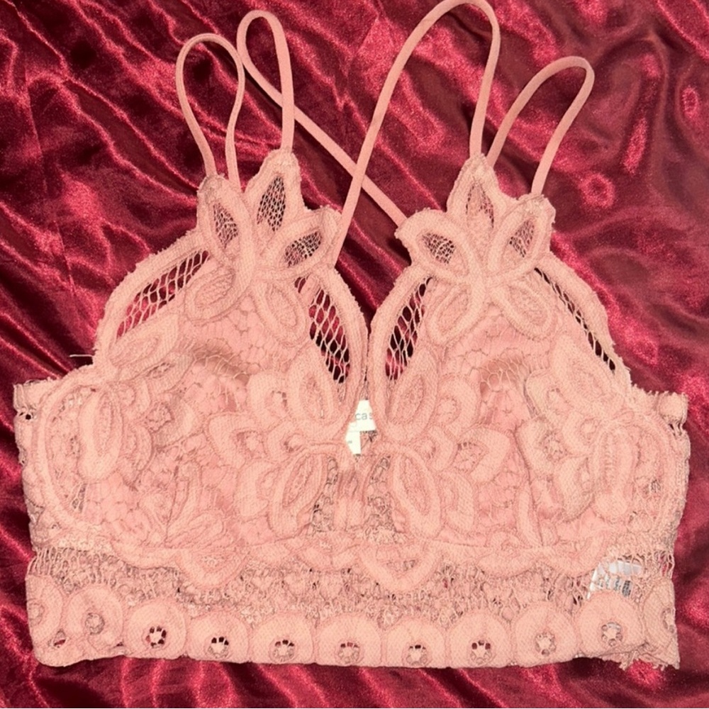 FRANCESCA’S LACE BRALETTE